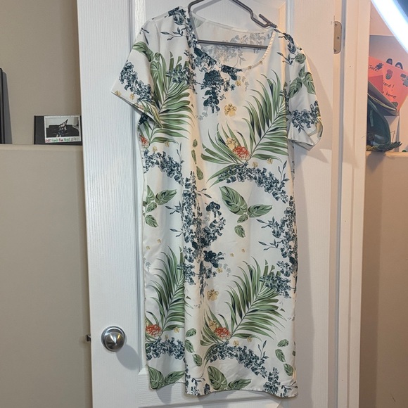 Dresses & Skirts - Floral Print Short Sleeve Dress Sz XL